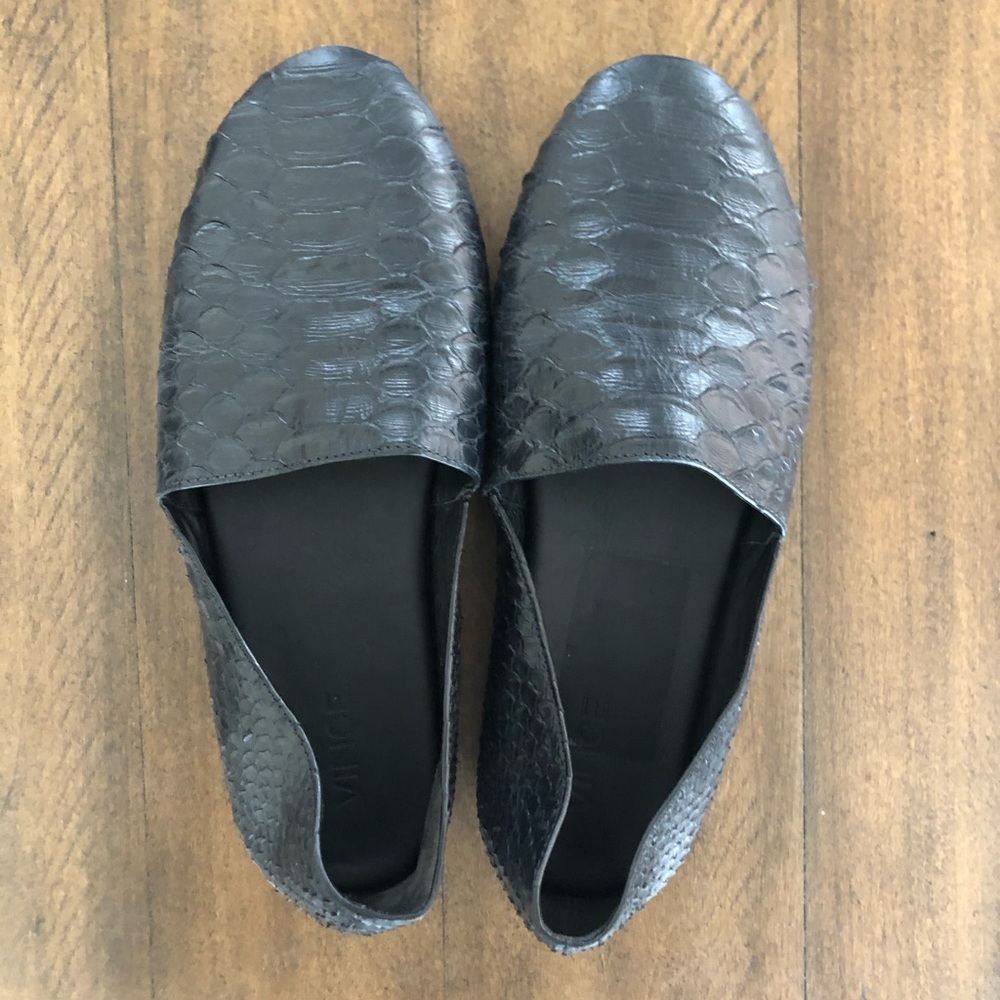Black leather faux snakeskin Vince shoes